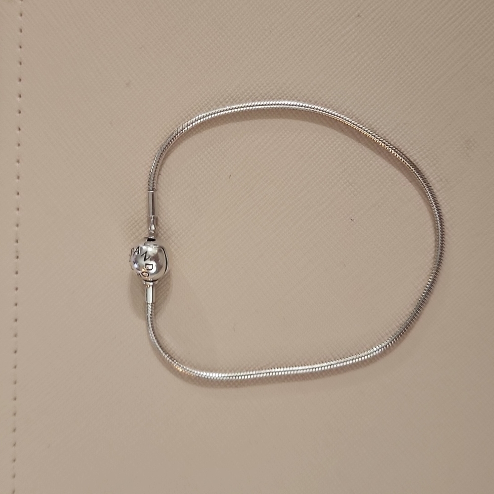 Essence bracelet